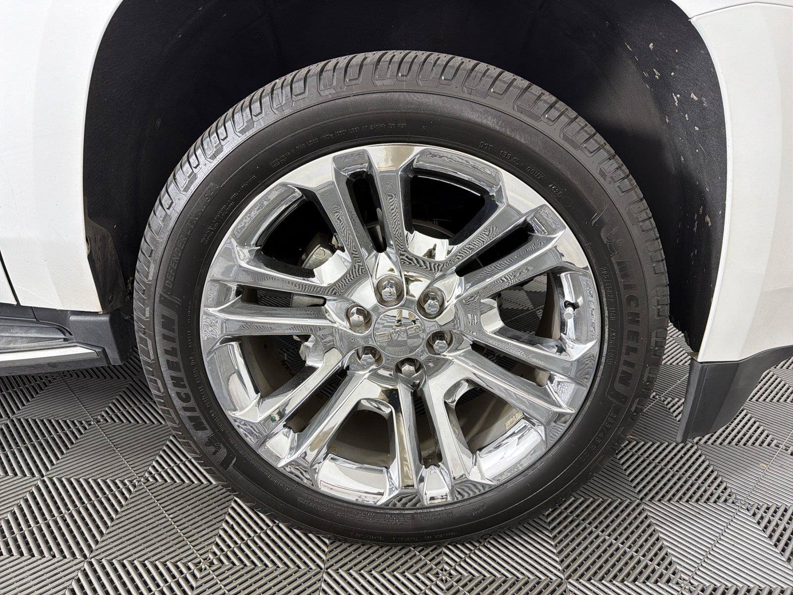 Used 2017 GMC Yukon SLT w/ Premium Edition RWD image 10