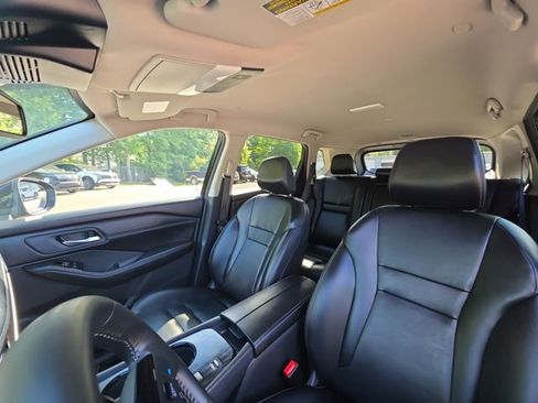 Used 2025 Nissan Rogue SL FWD image 22