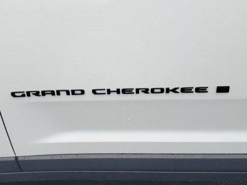 New 2025 Jeep Grand Cherokee Limited image 8