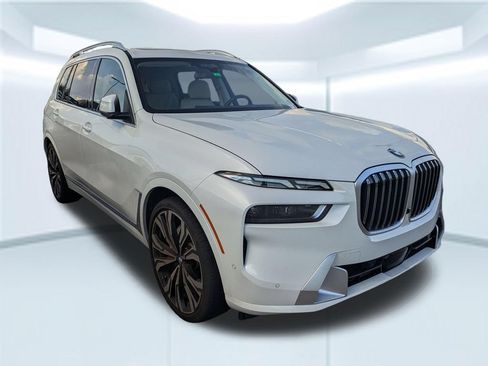 Used 2023 BMW X7 xDrive40i w/ Executive Package AWD/4WD image 3