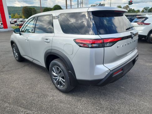New 2025 Nissan Pathfinder S image 6