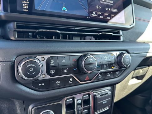 Used 2024 Jeep Wrangler Unlimited Rubicon 392 image 14