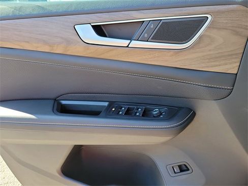 Certified 2025 Volkswagen Atlas SE image 21