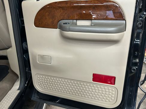 Used 2004 Ford F350 Lariat image 21