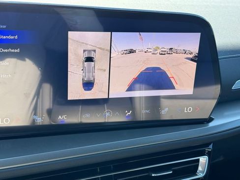 New 2026 Chevrolet Traverse LT w/ Sun and Wheel Package FWD image 20