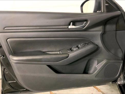 Used 2025 Nissan Altima 2.5 SV FWD image 24