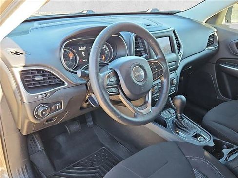 Used 2019 Jeep Cherokee Latitude w/ Popular Appearance Group FWD image 10