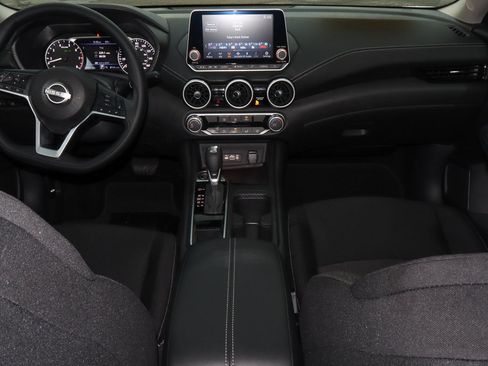 Used 2025 Nissan Sentra SV FWD image 10