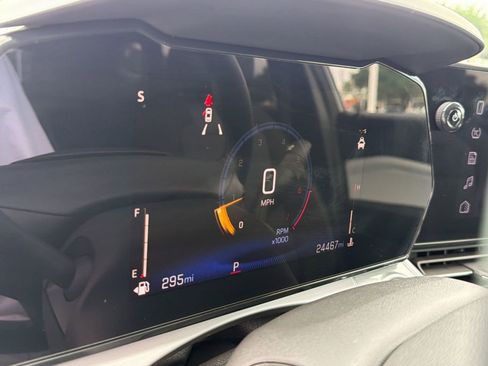 Certified 2025 Chevrolet Trax LT w/ LT Convenience Package FWD image 19