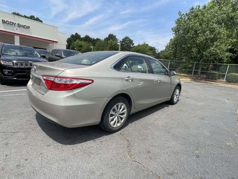 Used 2017 Toyota Camry LE FWD image 19