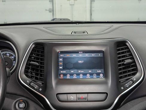 Used 2019 Jeep Cherokee Latitude Plus w/ Cold Weather Group image 14