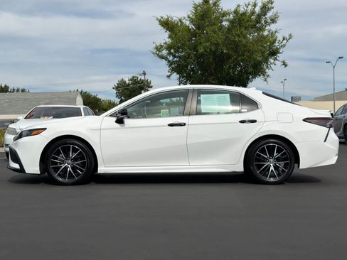 Used 2024 Toyota Camry SE FWD image 9