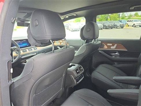 Used 2025 Mercedes-Benz GLS 450 4MATIC image 19