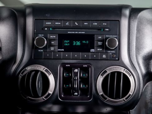 Used 2016 Jeep Wrangler Unlimited Sport w/ Quick Order Package 24S AWD/4WD image 19