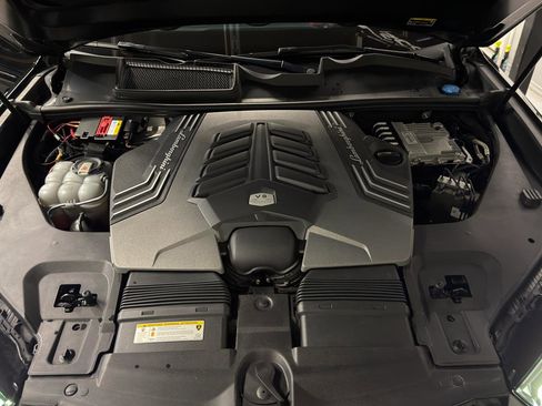 Used 2020 Lamborghini Urus image 25