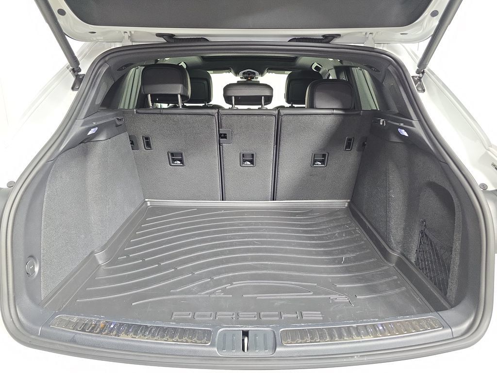 Certified 2026 Porsche Macan AWD/4WD image 25