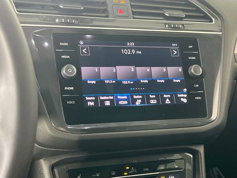 Used 2022 Volkswagen Tiguan SE image 14