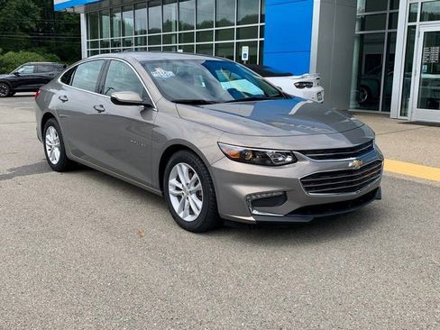Used 2017 Chevrolet Malibu LT image 1