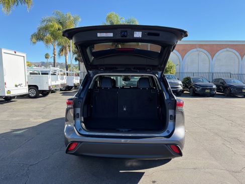 Used 2024 Toyota Highlander LE image 15