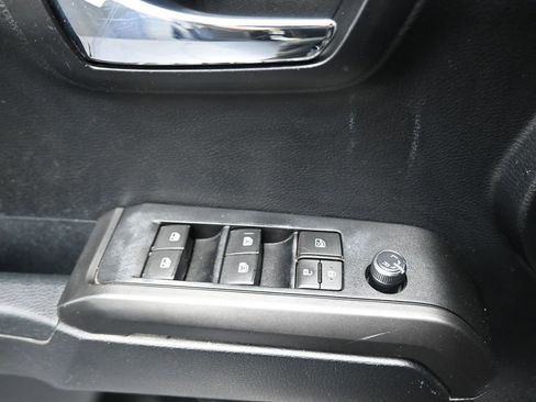 Used 2017 Toyota Tacoma TRD Off-Road w/ Tow Package (A/T) image 13