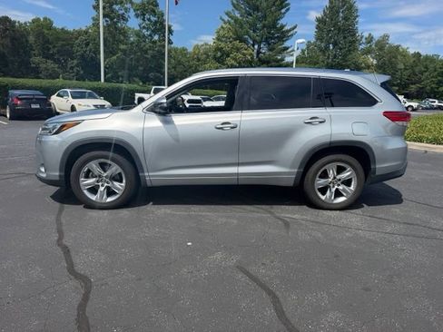 Used 2018 Toyota Highlander Limited FWD image 2