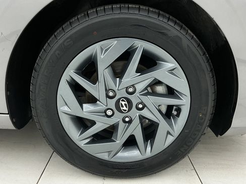 Used 2024 Hyundai Elantra Blue FWD image 43