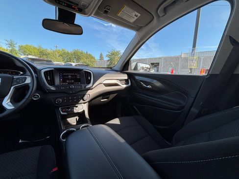 Used 2024 GMC Terrain SLE FWD image 34