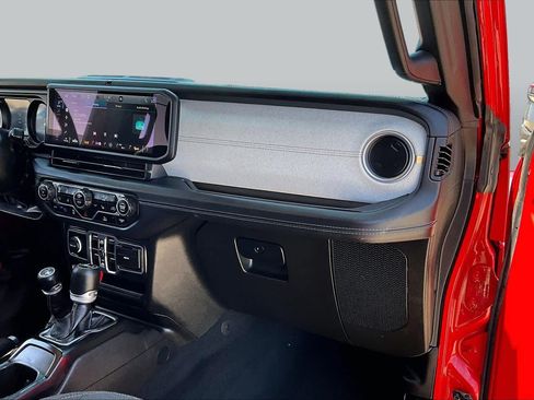 Used 2024 Jeep Wrangler Unlimited Sahara AWD/4WD image 18