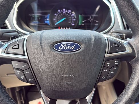 Used 2018 Ford Edge Titanium w/ Equipment Group 301A FWD image 13