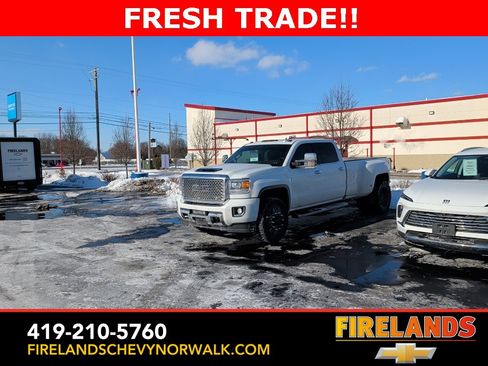 Used 2017 GMC Sierra 3500 Denali w/ Duramax Plus Package image 28