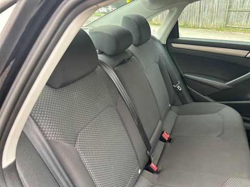 Used 2014 Volkswagen Passat 2.5 S FWD image 16