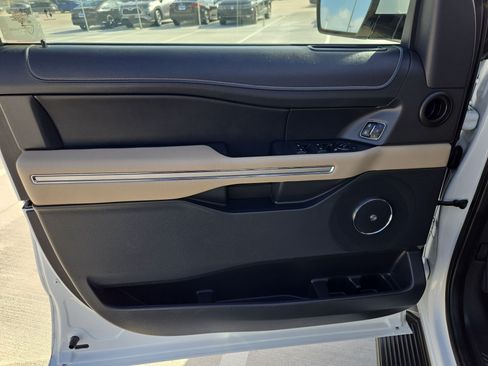 Used 2024 Ford Expedition Limited AWD/4WD image 13