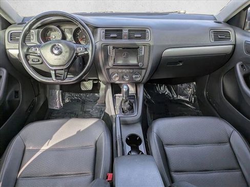 Used 2017 Volkswagen Jetta SE image 17