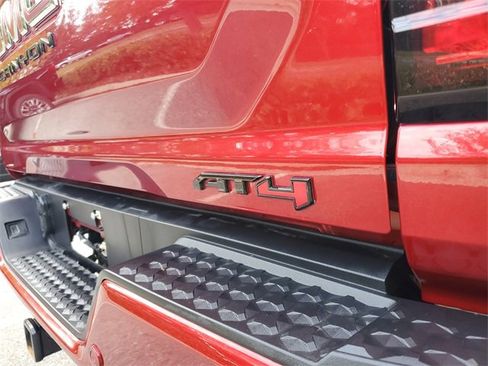 Used 2025 GMC Canyon AT4 w/ Nightfall Edition image 7