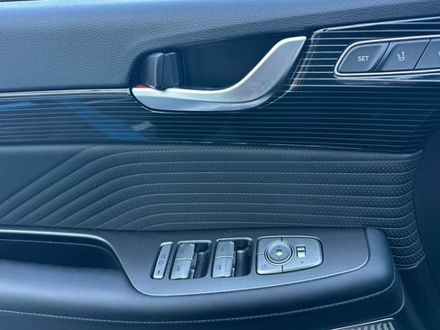 Used 2025 Hyundai Palisade Calligraphy image 11