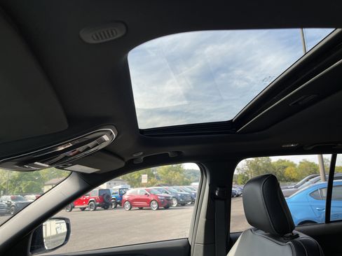 New 2025 Jeep Grand Cherokee Altitude image 6