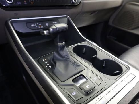 Used 2025 Kia Carnival FWD image 27