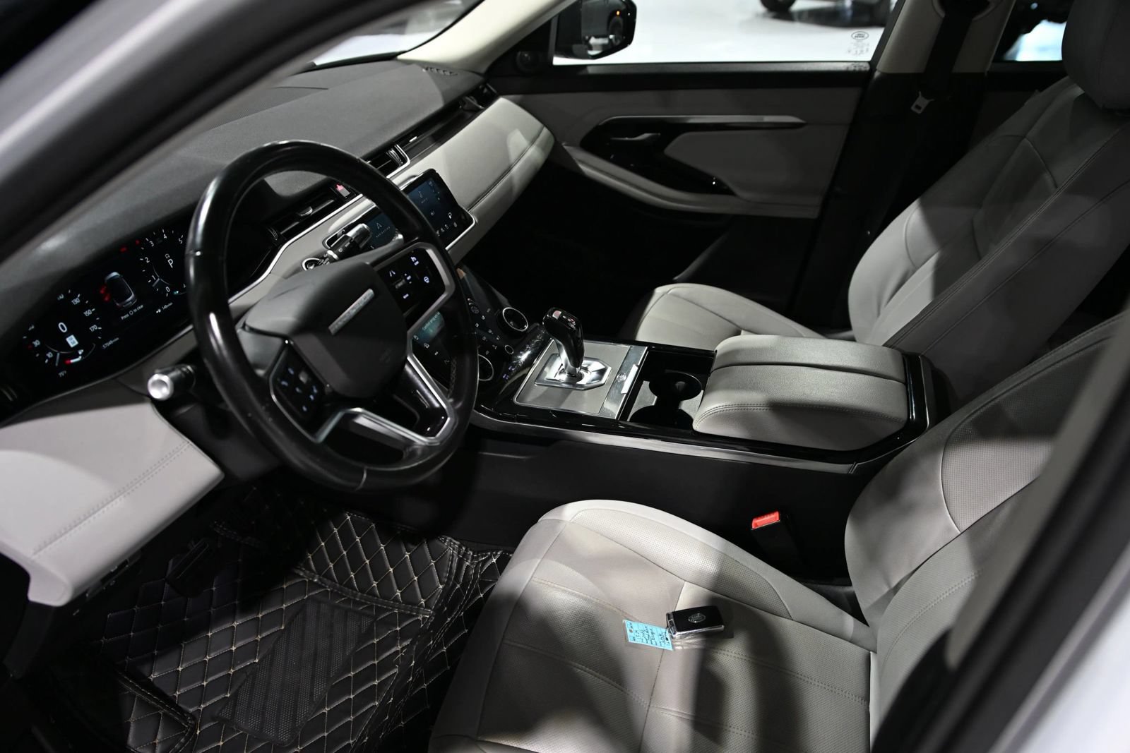 Used 2022 Land Rover Range Rover Evoque SE AWD/4WD image 22