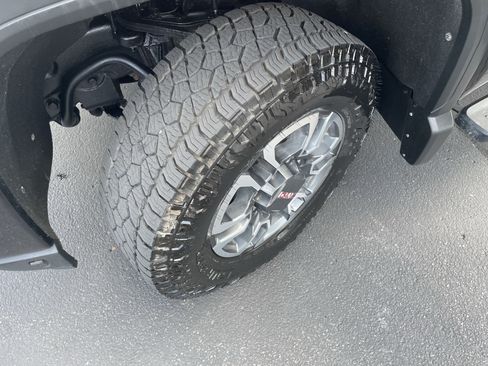 Used 2021 GMC Sierra 2500 AT4 w/ AT4 Preferred Package AWD/4WD image 11