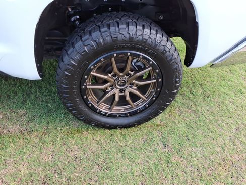 Used 2018 Toyota Tundra SR5 w/ SR5 Upgrade Package AWD/4WD image 7
