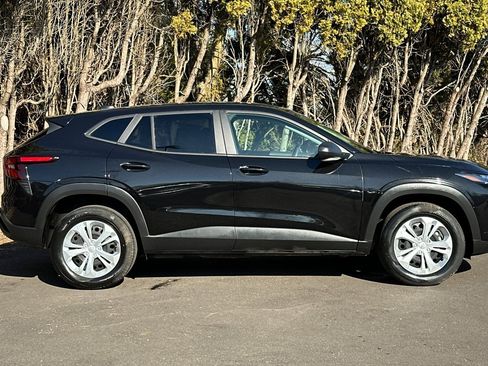 Used 2025 Chevrolet Trax LS image 3