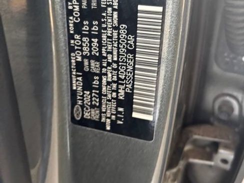 Used 2025 Hyundai Elantra SE FWD image 14