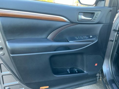 Used 2019 Toyota Highlander Limited Platinum image 13