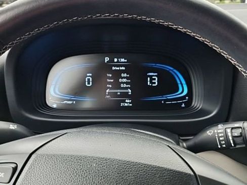 Used 2023 Hyundai Venue SEL image 17
