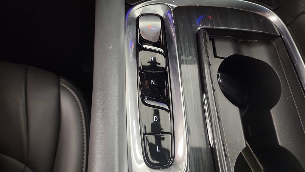 Used 2023 Buick Enclave Essence AWD/4WD image 25