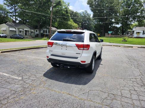 Used 2012 Jeep Grand Cherokee Laredo w/ Laredo E Group AWD/4WD image 11