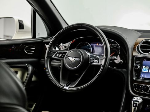Used 2019 Bentley Bentayga image 42