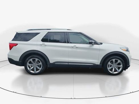 Certified 2020 Ford Explorer Platinum w/ Premium Technology Package AWD/4WD image 2