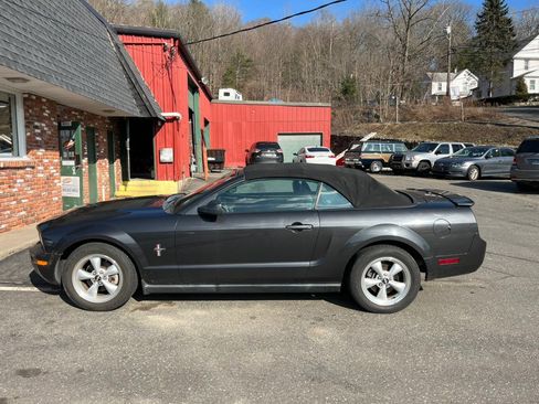 Used 2008 Ford Mustang Premium image 2