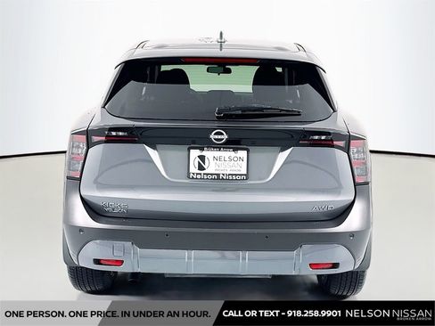Used 2025 Nissan Kicks SV AWD/4WD image 6